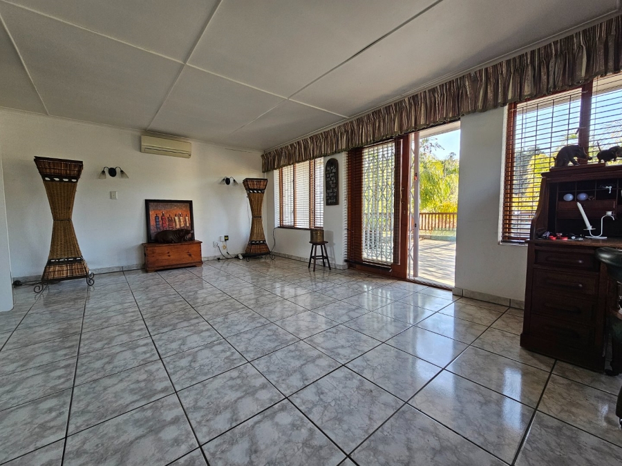 5 Bedroom Property for Sale in Denver Park Western Cape